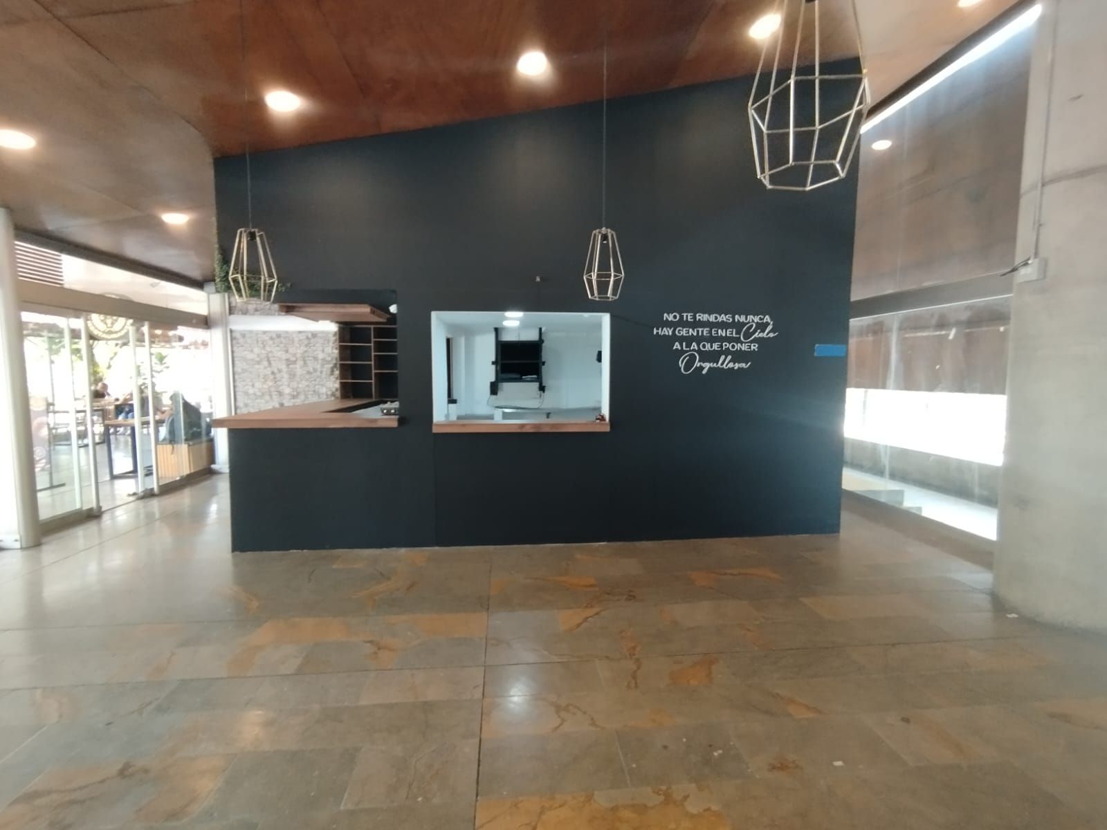 Local en arriendo Antioquia Medellín La Alpujarra 85 m2 Habitaciones 0 Baños 1 Garajes 1 Precio $5870151