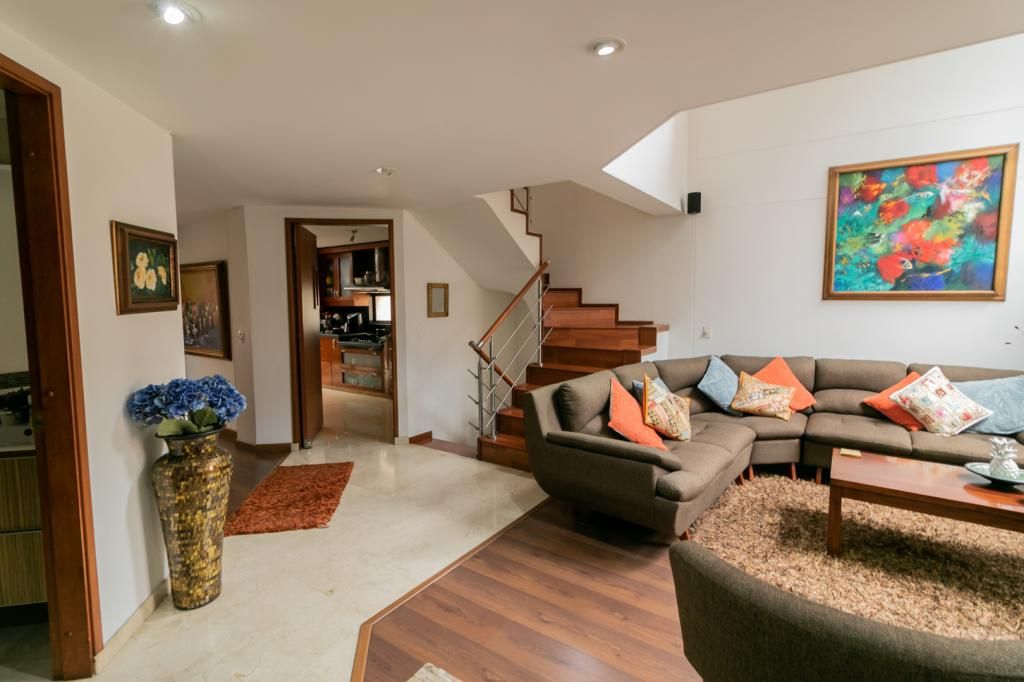 Casa en venta Cundinamarca Bogotá Atenas 187 m2 Habitaciones 3 Baños 4 Garajes 2 Precio $950000000