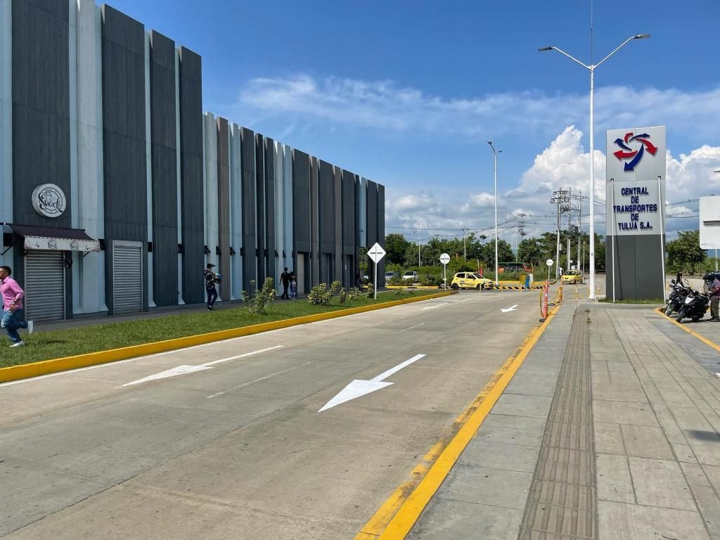 Local en venta Valle Del Cauca Tuluá Urbanización Santa Rita Del Río 53 m2 Habitaciones 0 Baños 10 Garajes 1 Precio $380000000