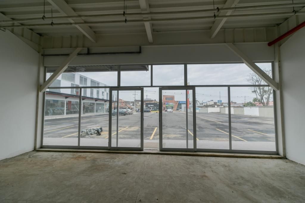 Local en arriendo Cundinamarca Chía Cr Iraca 428 m2 Habitaciones 0 Baños 3 Garajes 5 Precio $28040000