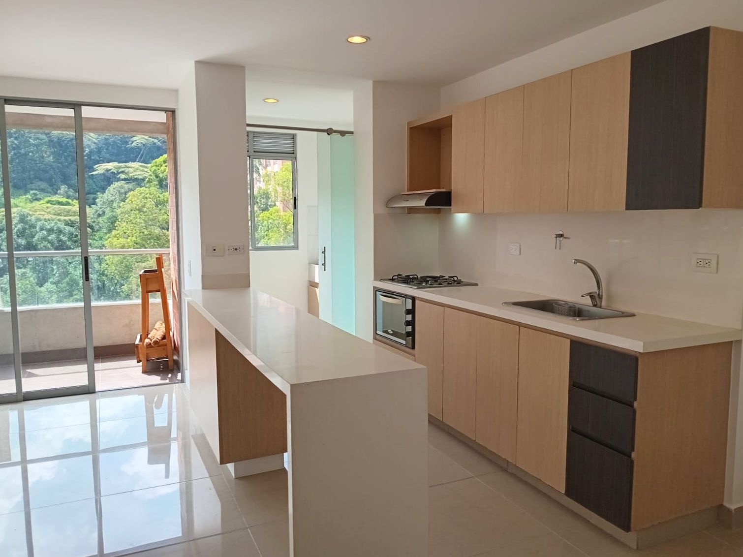 Apartamento en arriendo Antioquia Medellín Castropol 94 m2 Habitaciones 3 Baños 2 Garajes 2 Precio $4200000