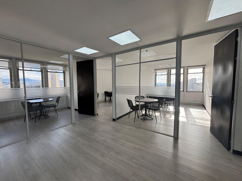 Oficina en venta Cundinamarca Bogotá La Veracruz 600 m2 Habitaciones 0 Baños 0 Garajes 3 Precio $3300000000