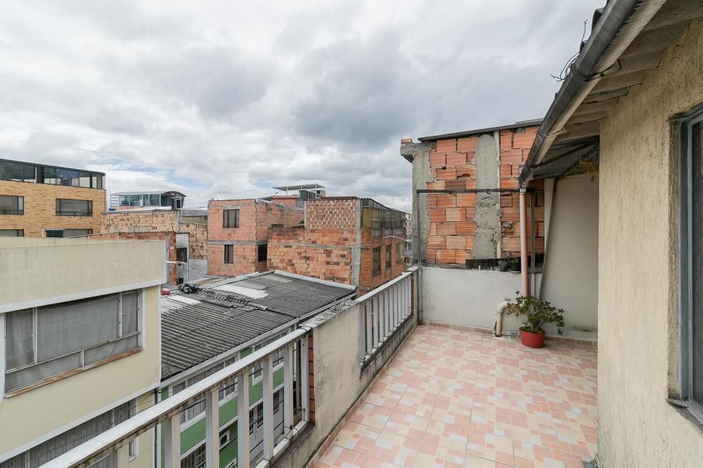 Casa en venta Cundinamarca Bogotá Centro Engativa 246 m2 Habitaciones 7 Baños 6 Garajes 1 Precio $600000000