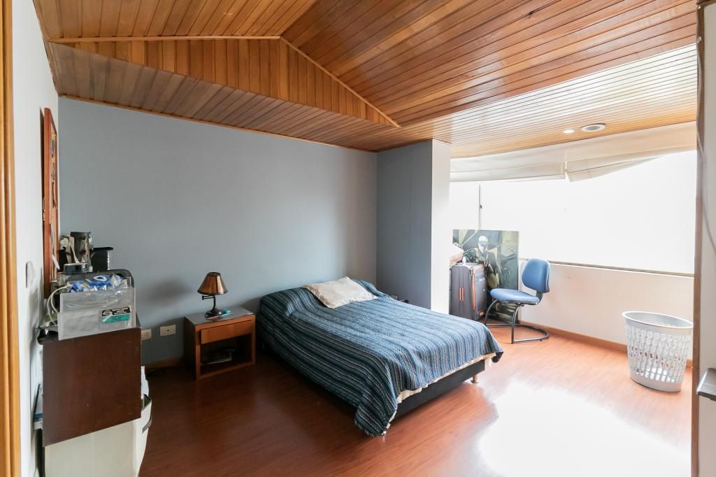 Apartamento en venta Cundinamarca Bogotá Santa Barbara Occidental 245 m2 Habitaciones 3 Baños 5 Garajes 2 Precio $1500000000