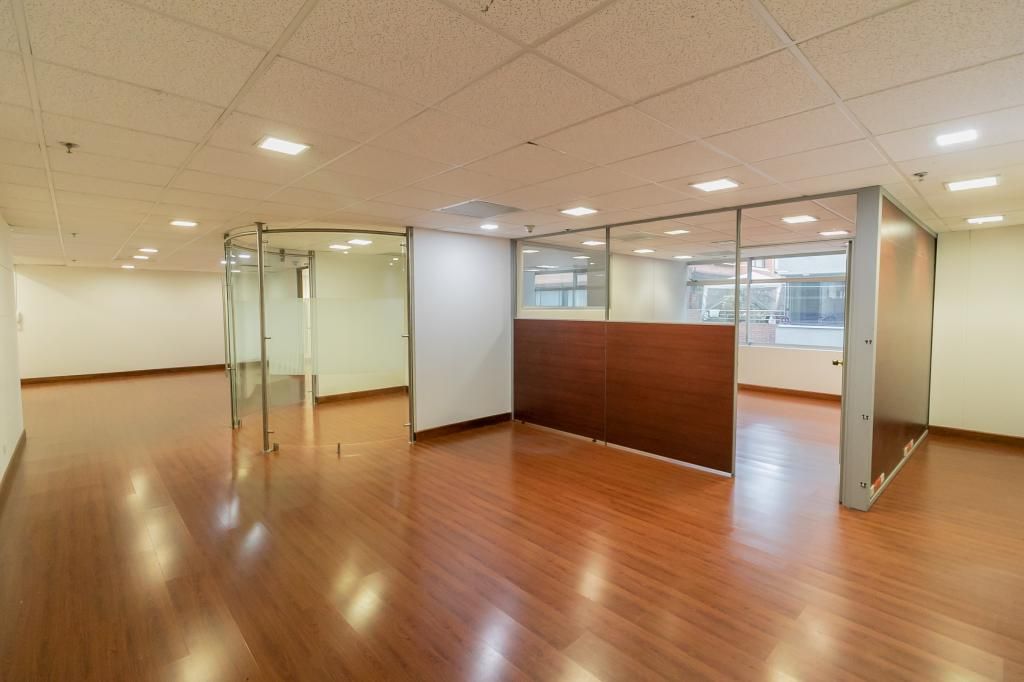 Oficina en venta Cundinamarca Bogotá Santa Barbara Occidental 146 m2 Habitaciones 0 Baños 2 Garajes 4 Precio $1600000000