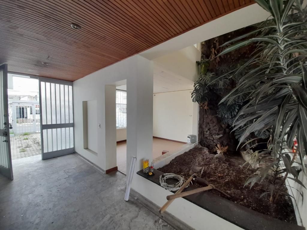 Casa en venta Cundinamarca Bogotá Las Villas 411 m2 Habitaciones 5 Baños 4 Garajes 6 Precio $1600000000