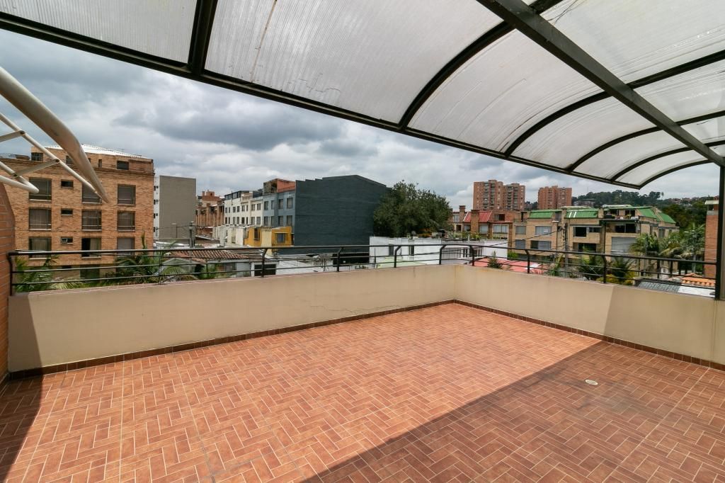 Casa en venta Cundinamarca Bogotá Las Villas 355 m2 Habitaciones 5 Baños 5 Garajes 4 Precio $1250000000