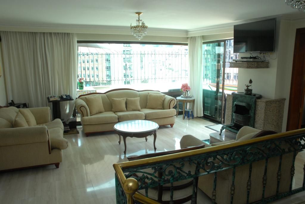 Apartamento en venta Cundinamarca Bogotá Santa Barbara Central 165 m2 Habitaciones 4 Baños 5 Garajes 4 Precio $1400000000