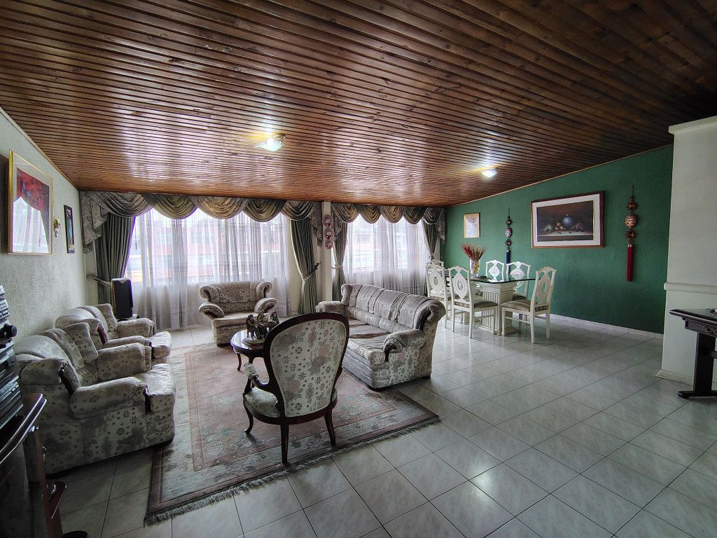 Casa en venta Cundinamarca Bogotá El Laurel 350 m2 Habitaciones 9 Baños 6 Garajes 4 Precio $840000000