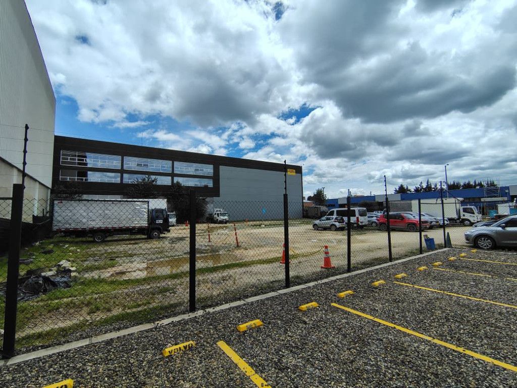 Oficina en arriendo Cundinamarca Bogotá San Jose Fontibon 1940 m2 Habitaciones 0 Baños 0 Garajes 24 Precio $85360000