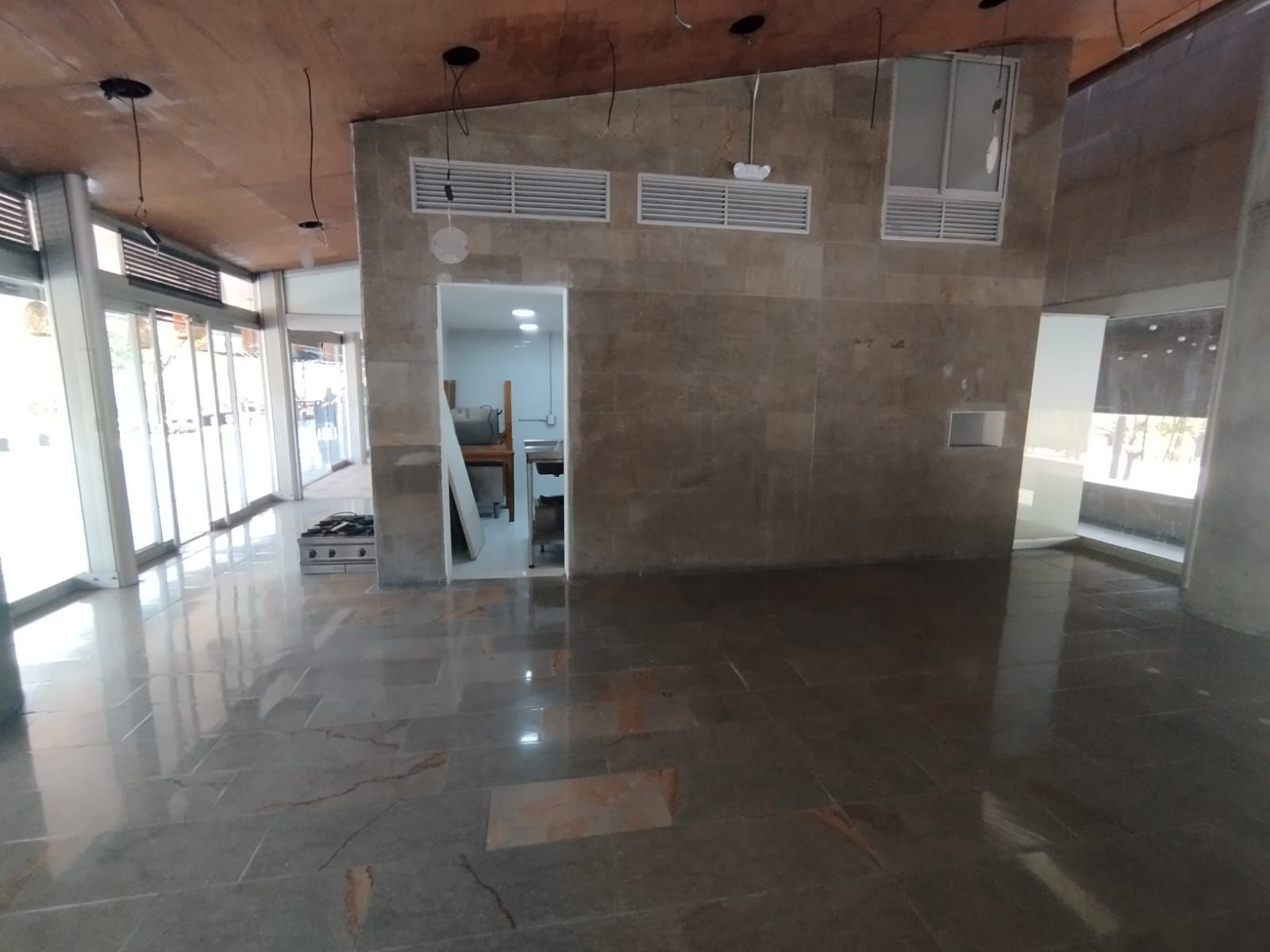 Local en arriendo Antioquia Medellín La Alpujarra 85 m2 Habitaciones 0 Baños 1 Garajes 1 Precio $5870151