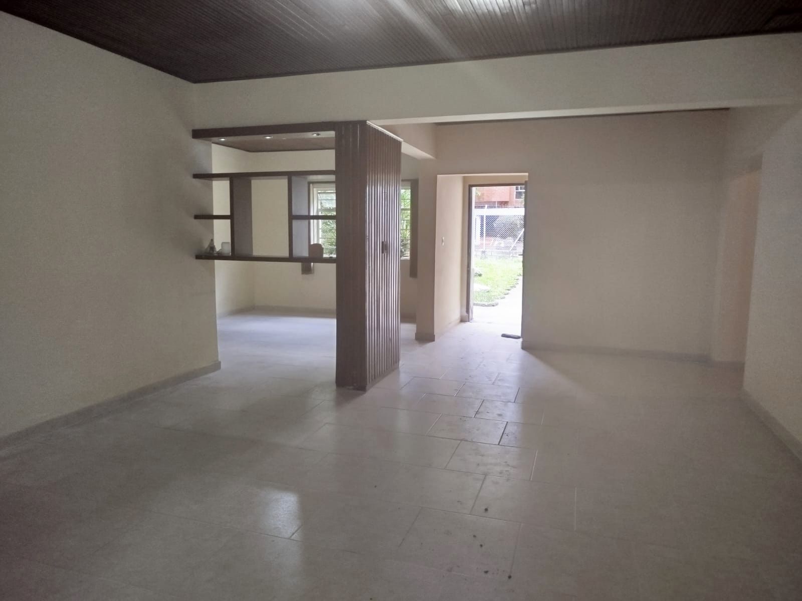 Oficina en arriendo Antioquia Envigado Zúñiga 400 m2 Habitaciones 0 Baños 2 Garajes 1 Precio $15200000