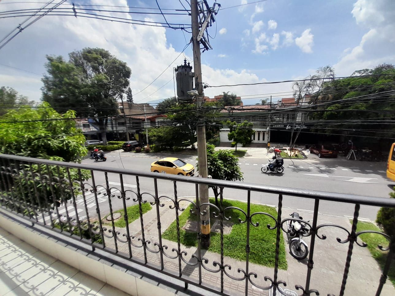 Casa en arriendo Antioquia Medellín Rosales 240 m2 Habitaciones 5 Baños 2 Garajes 0 Precio $4200000