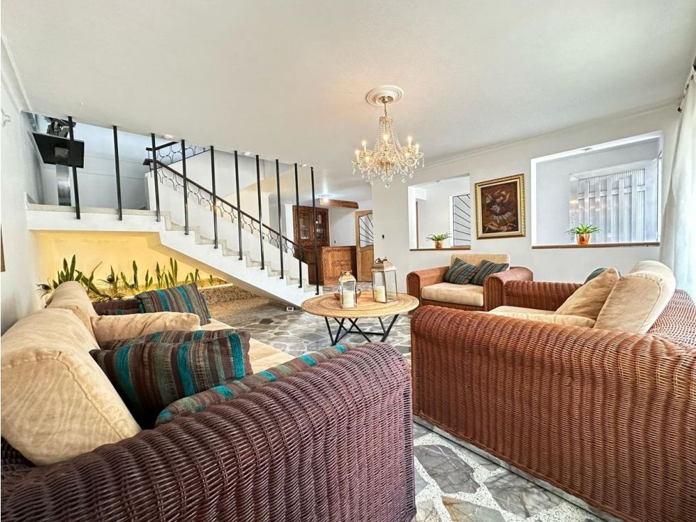 Casa en arriendo o venta Antioquia Medellín Lorena 520 m2 Habitaciones 8 Baños 8 Garajes 2 Precio venta $1960000000 Precio arriendo $14000000