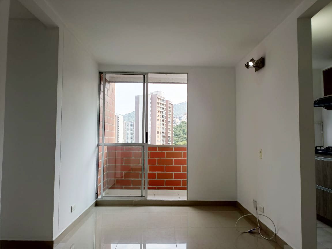 Apartamento en arriendo Antioquia Medellín Loma De Los Bernal 55 m2 Habitaciones 2 Baños 2 Garajes 2 Precio $2600000