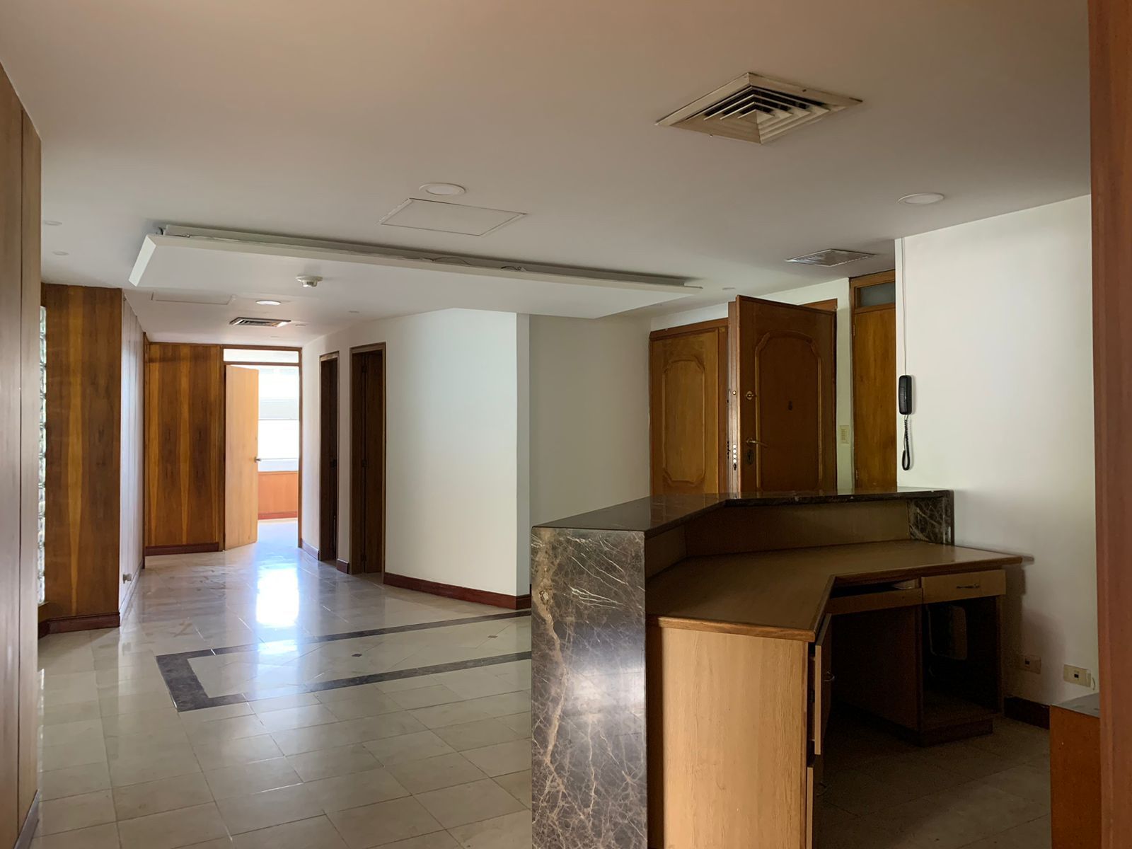 Oficina en venta Antioquia Medellín Villa Carlota 131 m2 Habitaciones 0 Baños 6 Garajes 2 Precio $1000000000