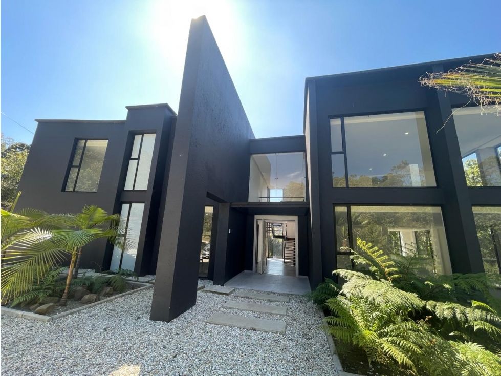 Casa Campestre en venta Antioquia Envigado Envigado 400 m2 Habitaciones 3 Baños 4 Garajes 4 Precio $2600000000