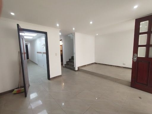 Casa en venta Cundinamarca Bogotá Santa Cecilia 260 m2 Habitaciones 4 Baños 6 Garajes 3 Precio $1200000000