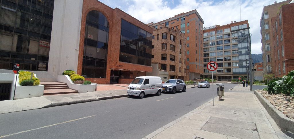 Oficina en arriendo Cundinamarca Bogotá Chicó Norte 37 m2 Habitaciones 0 Baños 1 Garajes 1 Precio $2616144