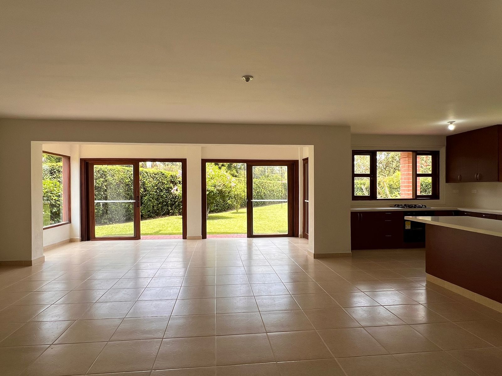 Casa en arriendo Antioquia Rionegro Baden Baden 205 m2 Habitaciones 3 Baños 4 Garajes 3 Precio $8000000