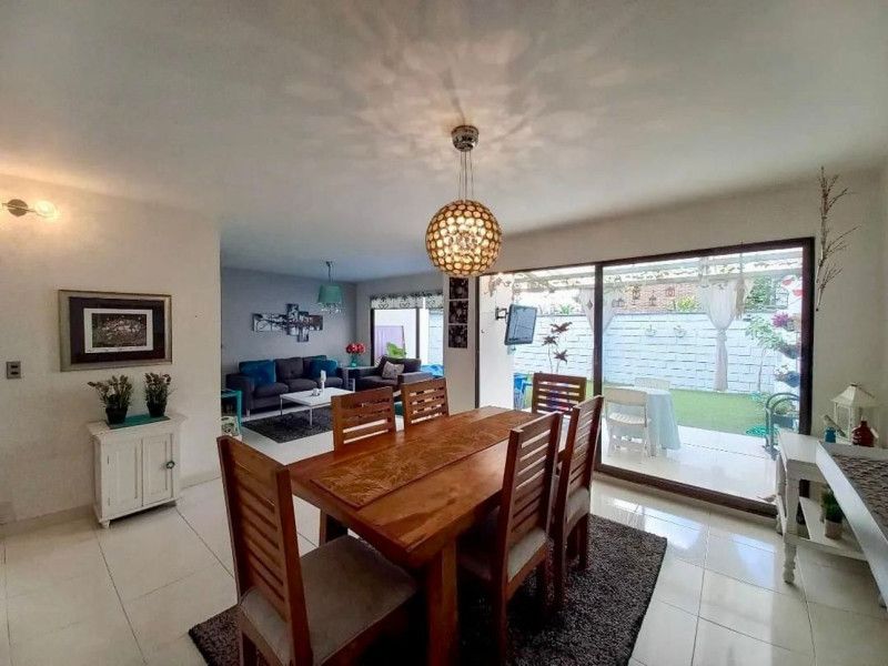 Casa en venta Antioquia Medellín Alejandria 250 m2 Habitaciones 4 Baños 3 Garajes 3 Precio $1100000000