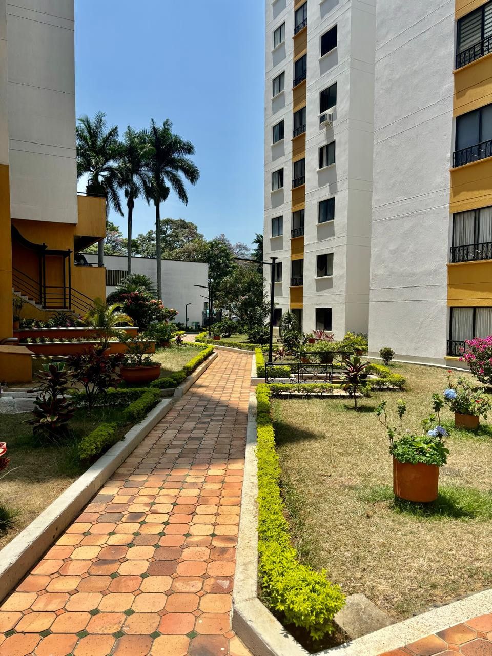 Apartamento en venta Valle Del Cauca Cali Tequendama 117 m2 Habitaciones 3 Baños 3 Garajes 2 Precio $420000000