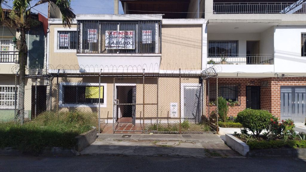 Casa en venta Antioquia Medellín San Joaquin 350 m2 Habitaciones 4 Baños 3 Garajes 0 Precio $1300000000