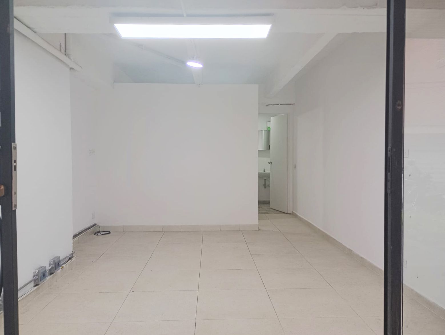Local Comercial en arriendo Antioquia Medellín Las Acacias 35 m2 Habitaciones 1 Baños 0 Garajes 1 Precio $3400000