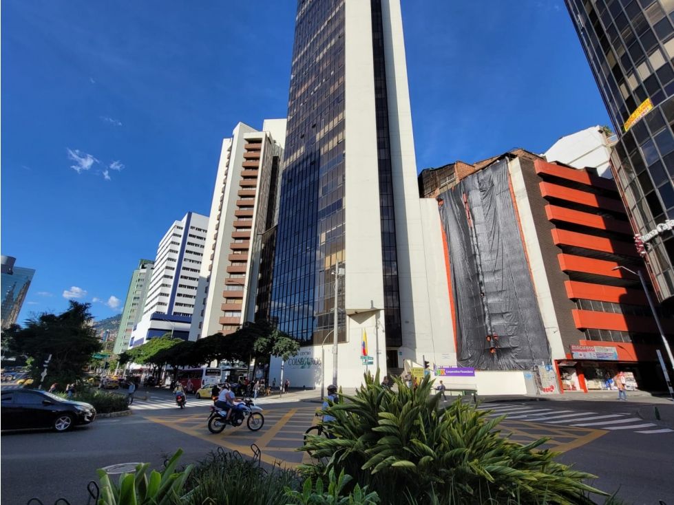 Oficina en venta Antioquia Medellín La Candelaria 131 m2 Habitaciones 0 Baños 1 Garajes 0 Precio $420000000