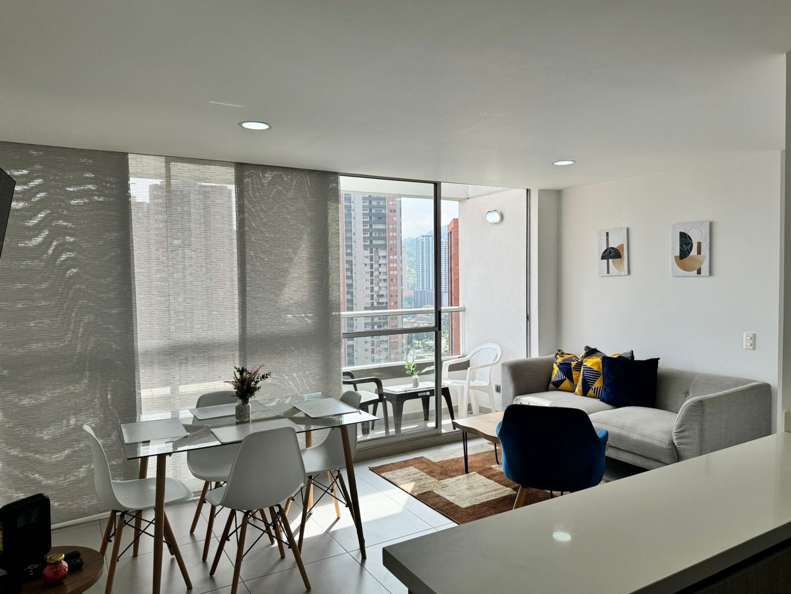 Apartamento en arriendo Antioquia Sabaneta Pan De Azúcar 70 m2 Habitaciones 2 Baños 2 Garajes 2 Precio $3650000