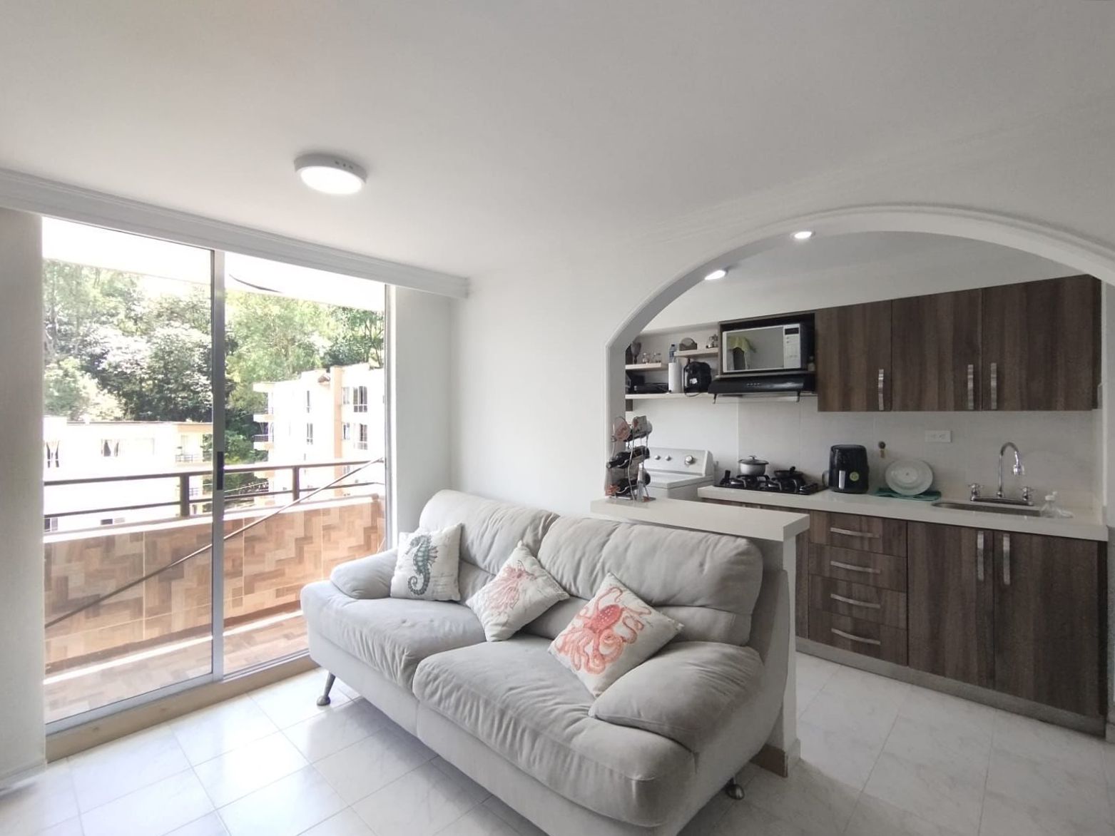 Apartamento en arriendo Antioquia Medellín Castropol 60 m2 Habitaciones 2 Baños 2 Garajes 2 Precio $2700000