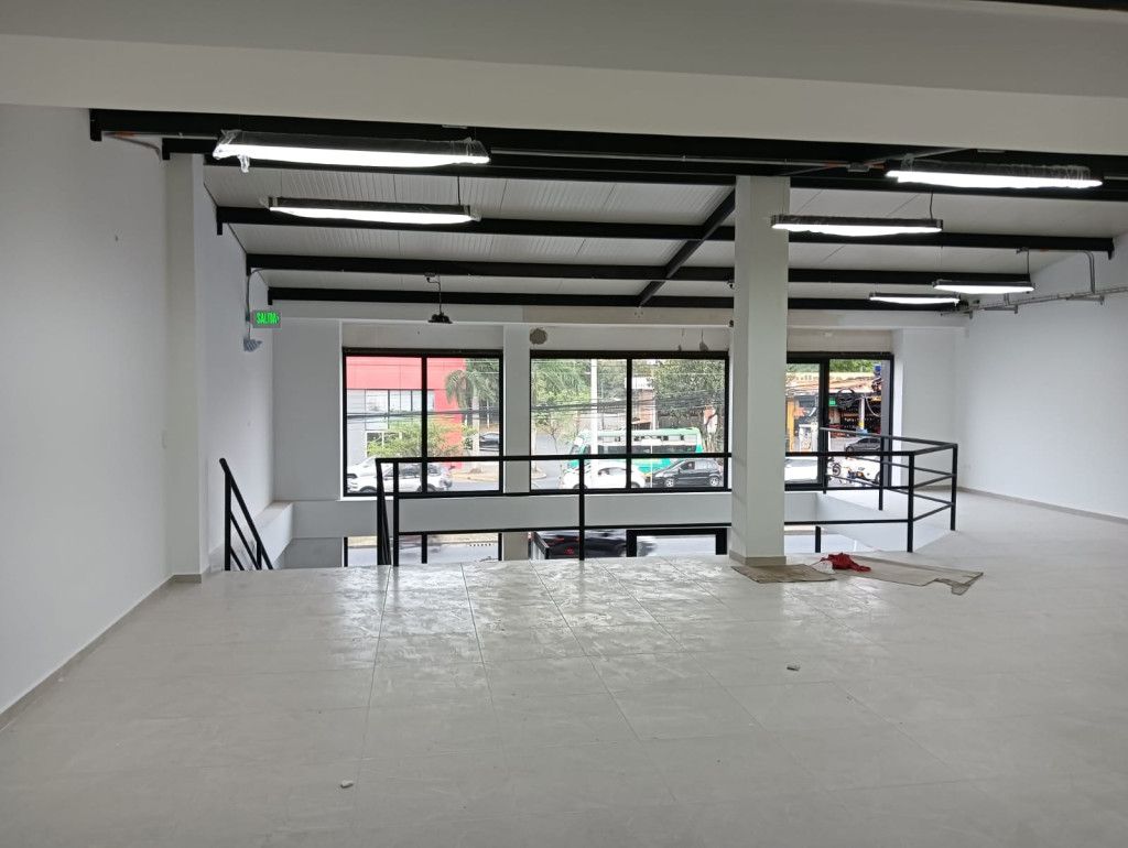 Local en arriendo Valle Del Cauca Cali Ciudad Capri 630 m2 Habitaciones 0 Baños 5 Garajes 3 Precio $20000000