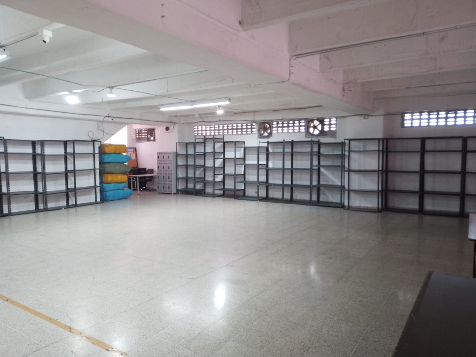 Bodega en arriendo Antioquia Itagüí Centro 321 m2 Habitaciones 0 Baños 4 Garajes 2 Precio $6600000