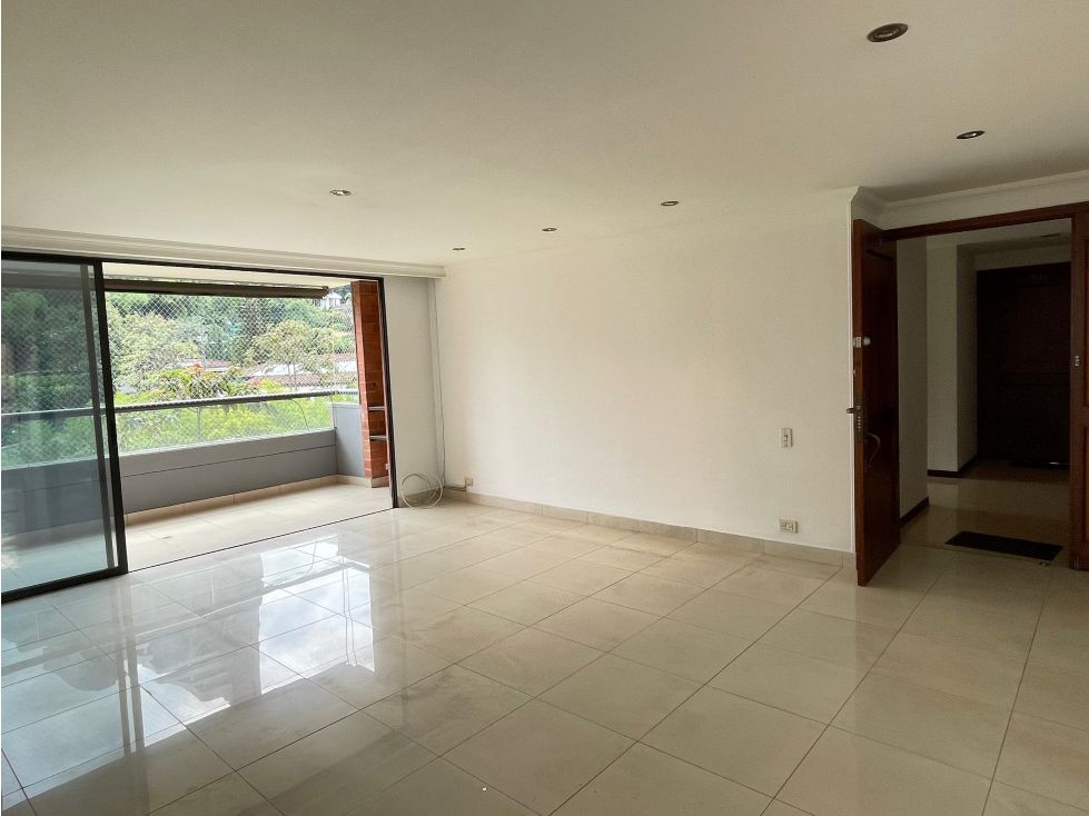 Apartamento en arriendo Antioquia Medellín Los Naranjos 160 m2 Habitaciones 3 Baños 6 Garajes 3 Precio $8300000