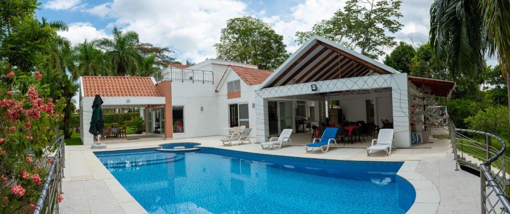 Casa en venta Meta Restrepo Restrepo 263 m2 Habitaciones 5 Baños 5 Garajes 8 Precio $1500000000