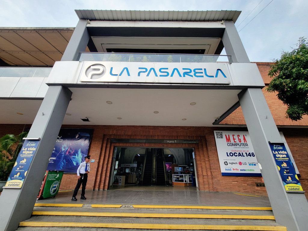 Local en venta Valle Del Cauca Cali San Vicente 32 m2 Habitaciones 0 Baños 1 Garajes 0 Precio $180000000