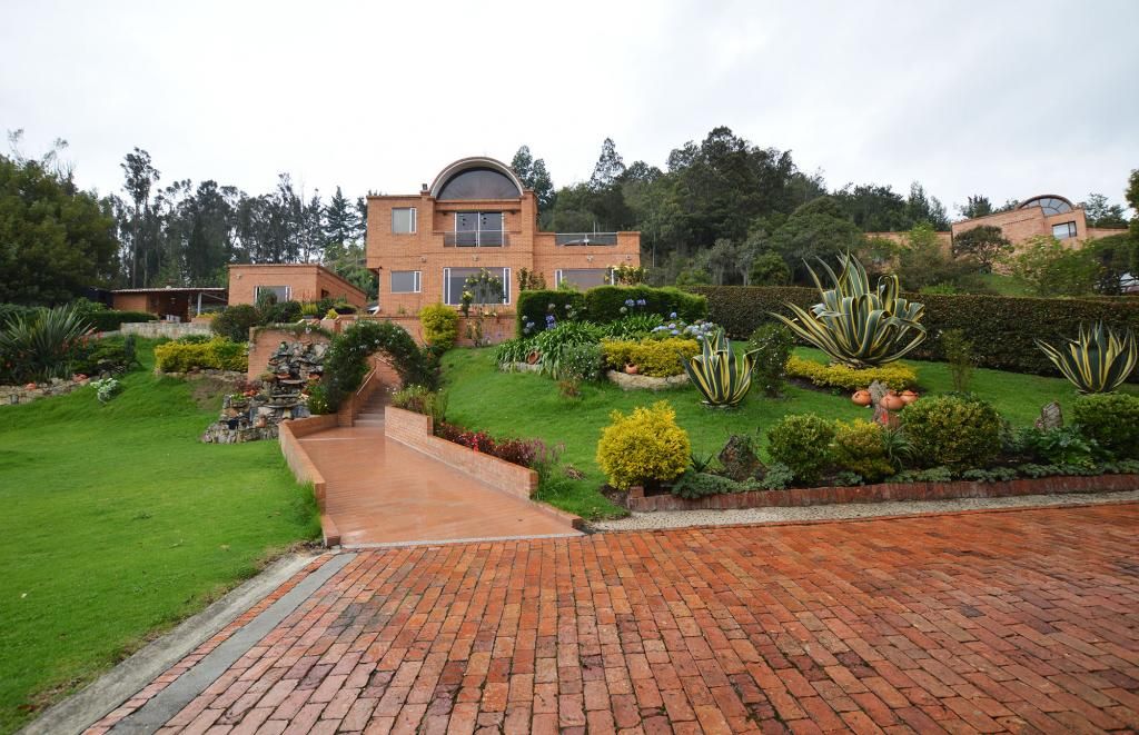 Casa en venta Cundinamarca Bogotá El Vergel 400 m2 Habitaciones 4 Baños 5 Garajes 6 Precio $2300000000