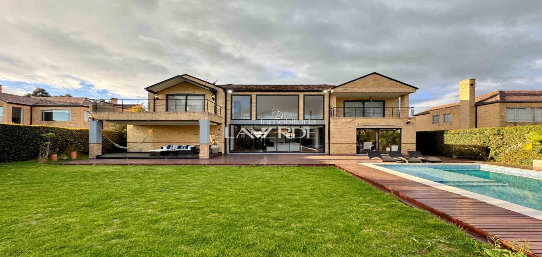 Casa en venta Cundinamarca Bogotá Casa Blanca 800 m2 Habitaciones 8 Baños 17 Garajes 12 Precio $5900000000