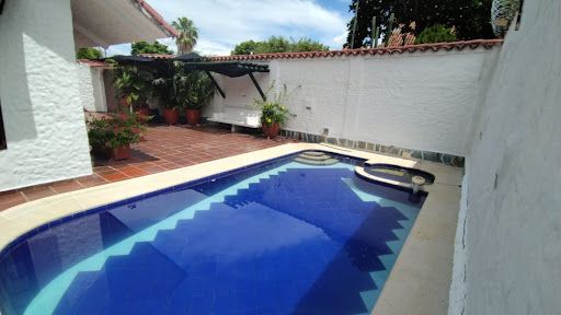 Casa en venta Cundinamarca Girardot Ub Bavaria 265 m2 Habitaciones 4 Baños 6 Garajes 5 Precio $670000000