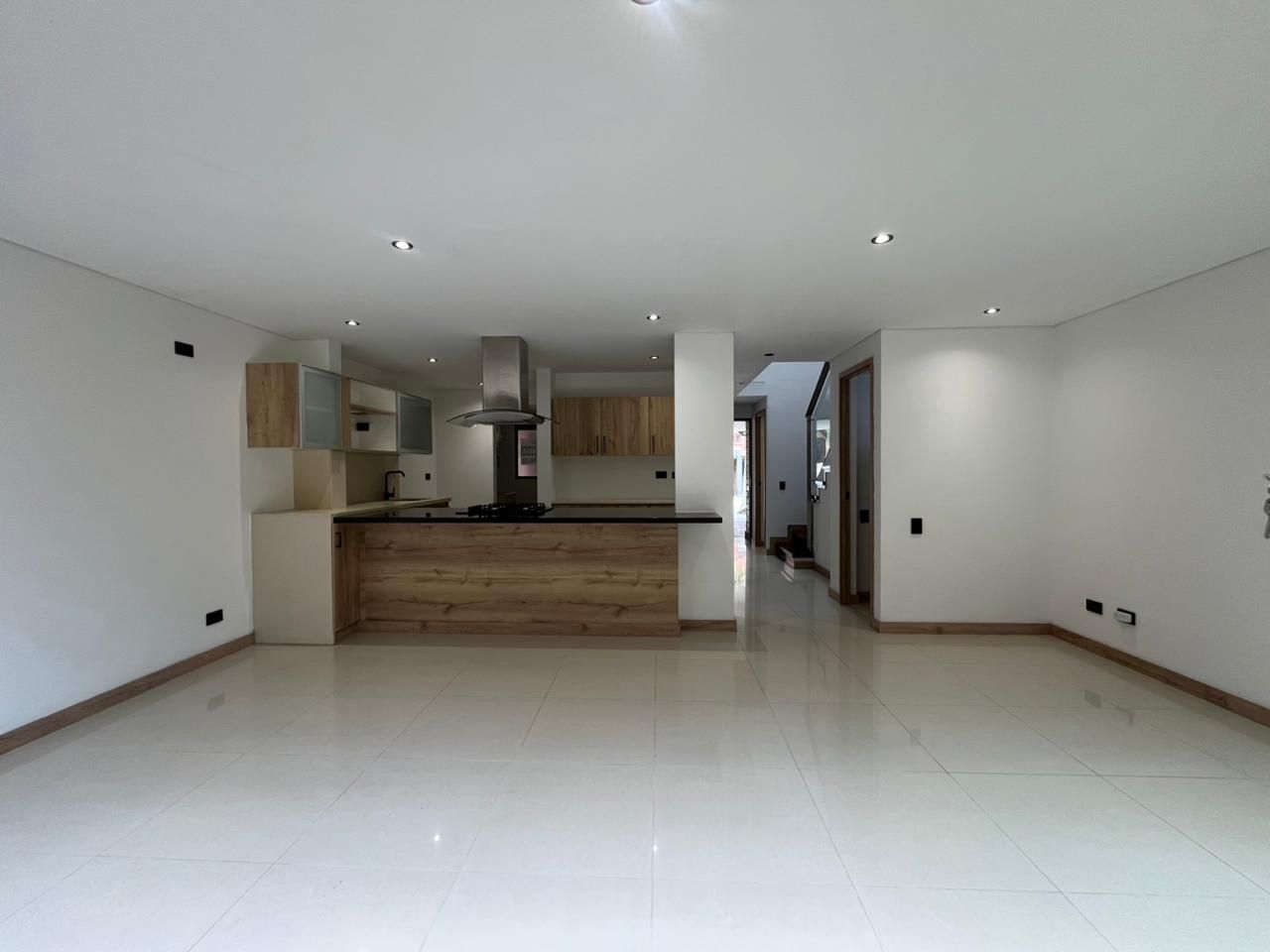 Casa en arriendo Antioquia Envigado Loma Del Atravesado 180 m2 Habitaciones 3 Baños 6 Garajes 5 Precio $10200000