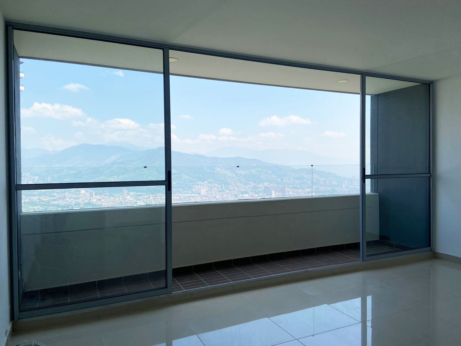 Apartamento en arriendo o venta Antioquia Sabaneta Vereda La Doctora 70 m2 Habitaciones 3 Baños 2 Garajes 2 Precio venta $445000000 Precio arriendo $2760000