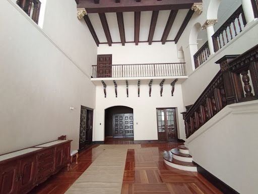 Casa en arriendo Antioquia Medellín Prado 1300 m2 Habitaciones 13 Baños 17 Garajes 8 Precio $25000000