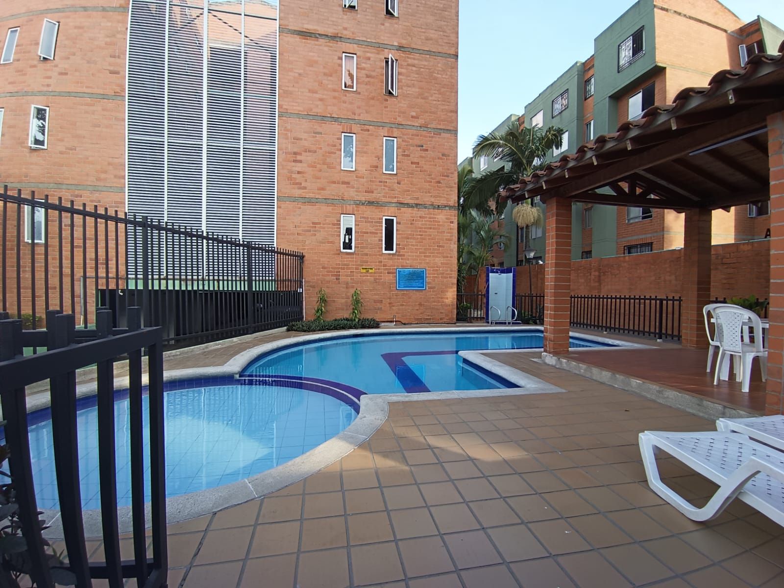 Apartamento en venta Valle Del Cauca Cali El Limonar 60 m2 Habitaciones 2 Baños 2 Garajes 2 Precio $180000000