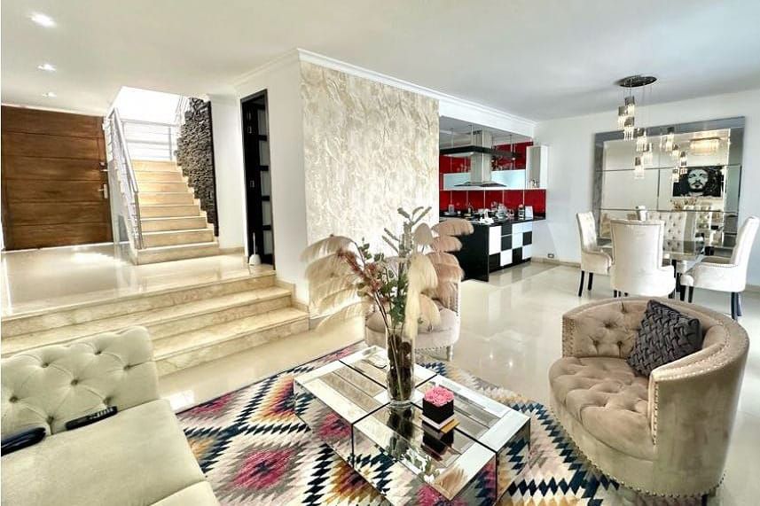 Casa en arriendo Antioquia Envigado Loma Del Atravesado 245 m2 Habitaciones 3 Baños 6 Garajes 5 Precio $10500000