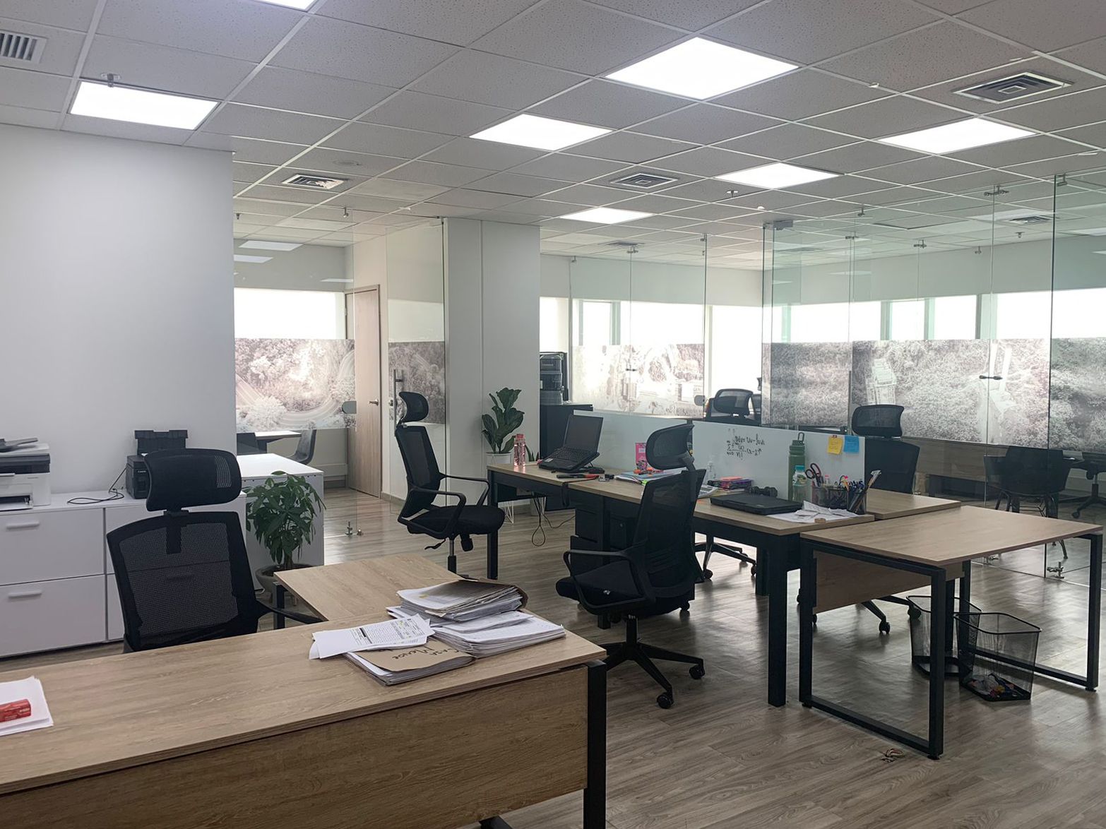 Oficina en arriendo Antioquia Medellín Castropol 100 m2 Habitaciones 0 Baños 10 Garajes 3 Precio $8800000