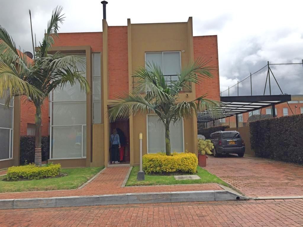 Casa en venta Cundinamarca Cajicá Vda Chuntame 219 m2 Habitaciones 4 Baños 6 Garajes 5 Precio $1200000000
