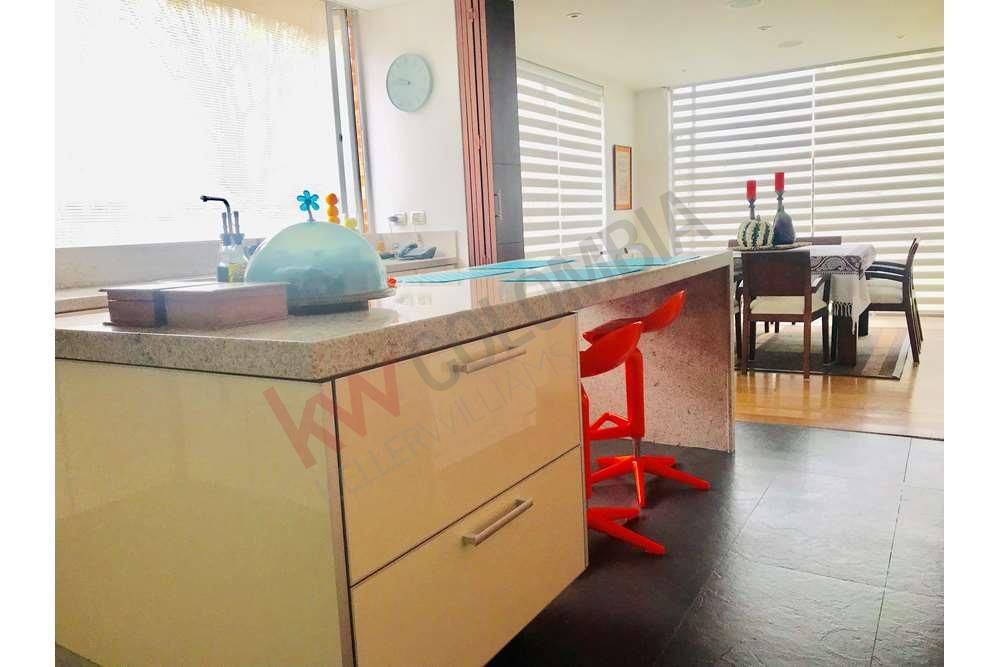 Casa en venta Cundinamarca Chía Cn Villa Helena 300 m2 Habitaciones 4 Baños 5 Garajes 3 Precio $1550000000