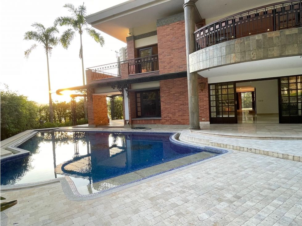 Casa en arriendo o venta Antioquia Medellín Los Naranjos 900 m2 Habitaciones 4 Baños 8 Garajes 4 Precio venta $4650000000 Precio arriendo $23000000