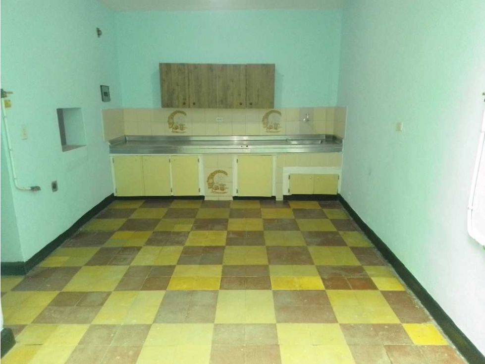 Casa en arriendo Antioquia Medellín Enciso 130 m2 Habitaciones 5 Baños 2 Garajes 0 Precio $2700000