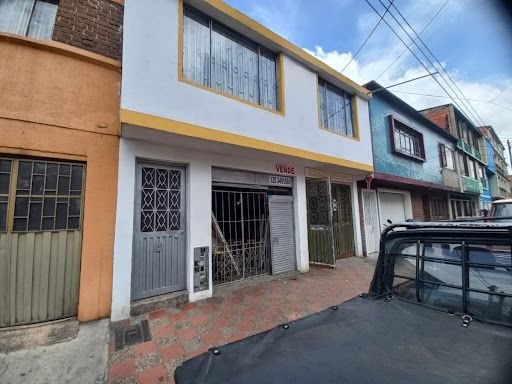 Casa en venta Cundinamarca Bogotá Eduardo Santos 274 m2 Habitaciones 9 Baños 6 Garajes 3 Precio $750000000